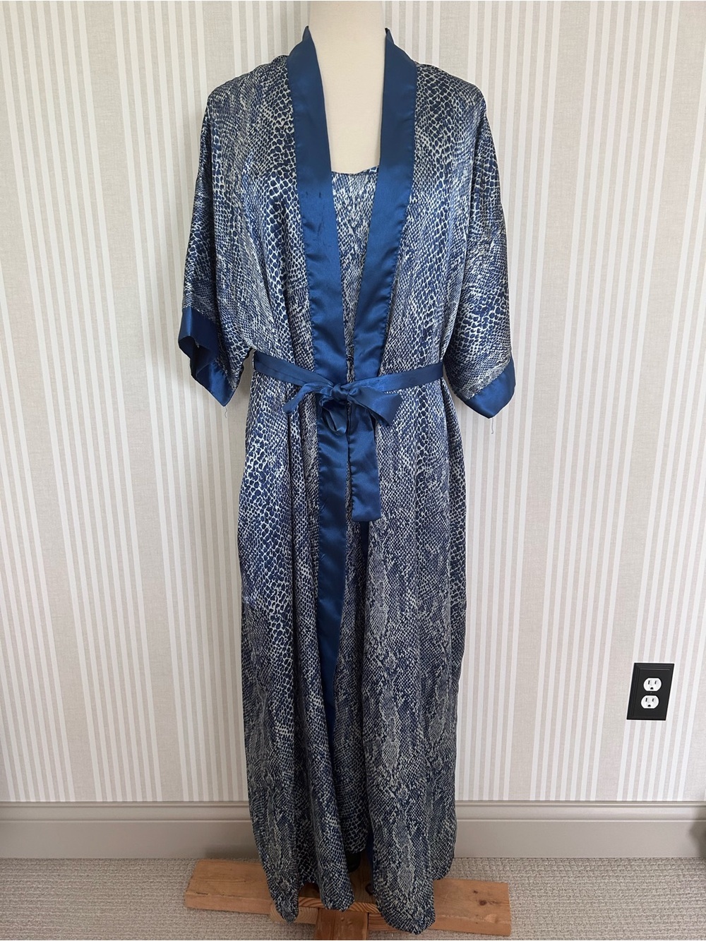 Vtg Contessa Di Roma Blue Snake Print Satin-Trim Long Robe & Nightgown Set Sz M